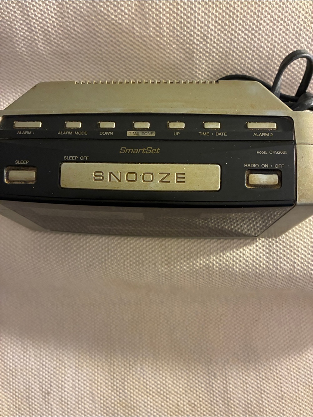 Emerson vintage SmartSet Silver Digital Alarm Clock Radio w/Snooze Model CKS2000